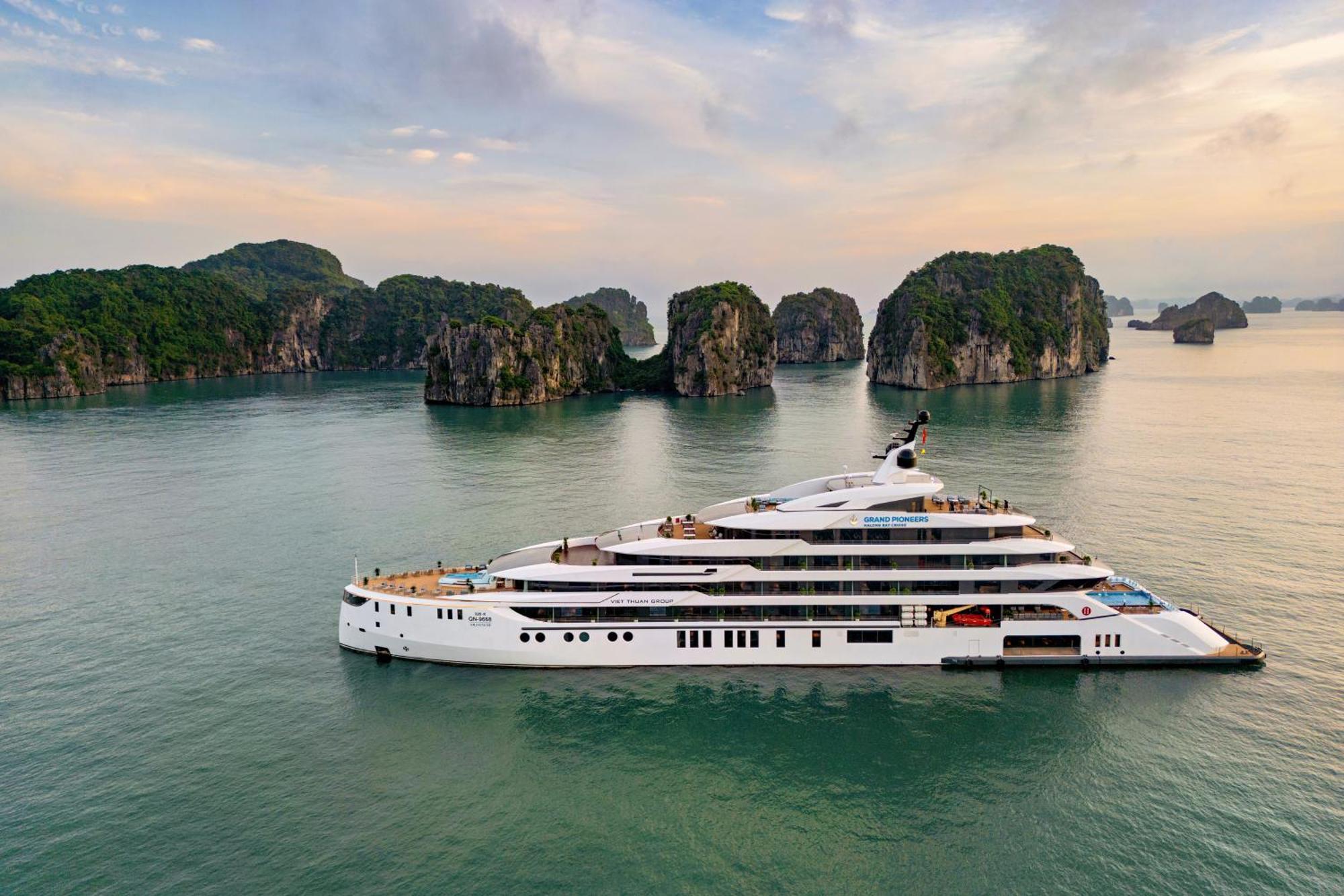 Отель Grand Pioneers Halong Bay Cruise 2 Халонг Экстерьер фото